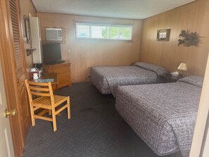 Standard Double Room, 2 Double Beds - Blue Spruce Motel (Port Austin)