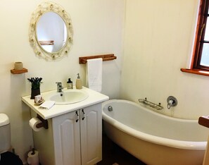 Family Cabin, Multiple Beds, Non Smoking, Garden View | Bathroom