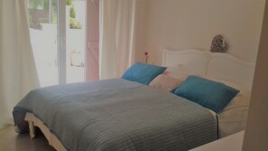 5 bedrooms, iron/ironing board, WiFi, bed sheets - Perfect Getaway in Beautiful Golf Surroundings (Saint-Raphaël)