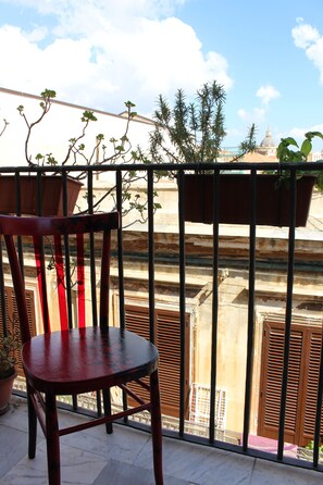 Triple Room | Balcony - La Via delle Biciclette (Palermo)