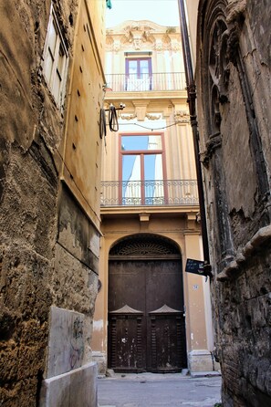 Property entrance - La Via delle Biciclette (Palermo)