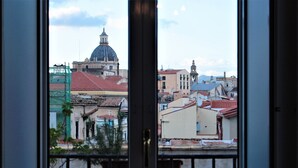 Triple Room | Balcony view - La Via delle Biciclette (Palermo)