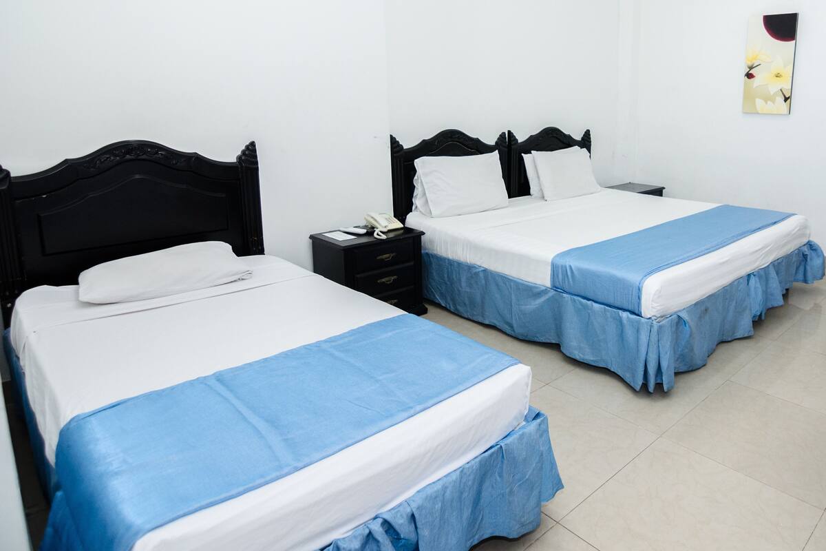 Habitación con 2 camas individuales | Wifi gratis y ropa de cama 