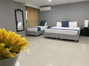 Premier Single Room, 1 King Bed