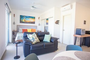 Standard Studio, 1 Queen Bed, Pool View | In-room safe, soundproofing, iron/ironing board, free WiFi - Sosua Ocean Village (Sosúa)