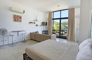 Standard Studio, 1 Queen Bed, Partial Ocean View | In-room safe, soundproofing, iron/ironing board, free WiFi - Sosua Ocean Village (Sosúa)