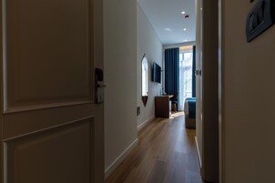 Superior Twin Room | 1 svefnherbergi, öryggishólf í herbergi, skrifborð, hljóðeinangrun