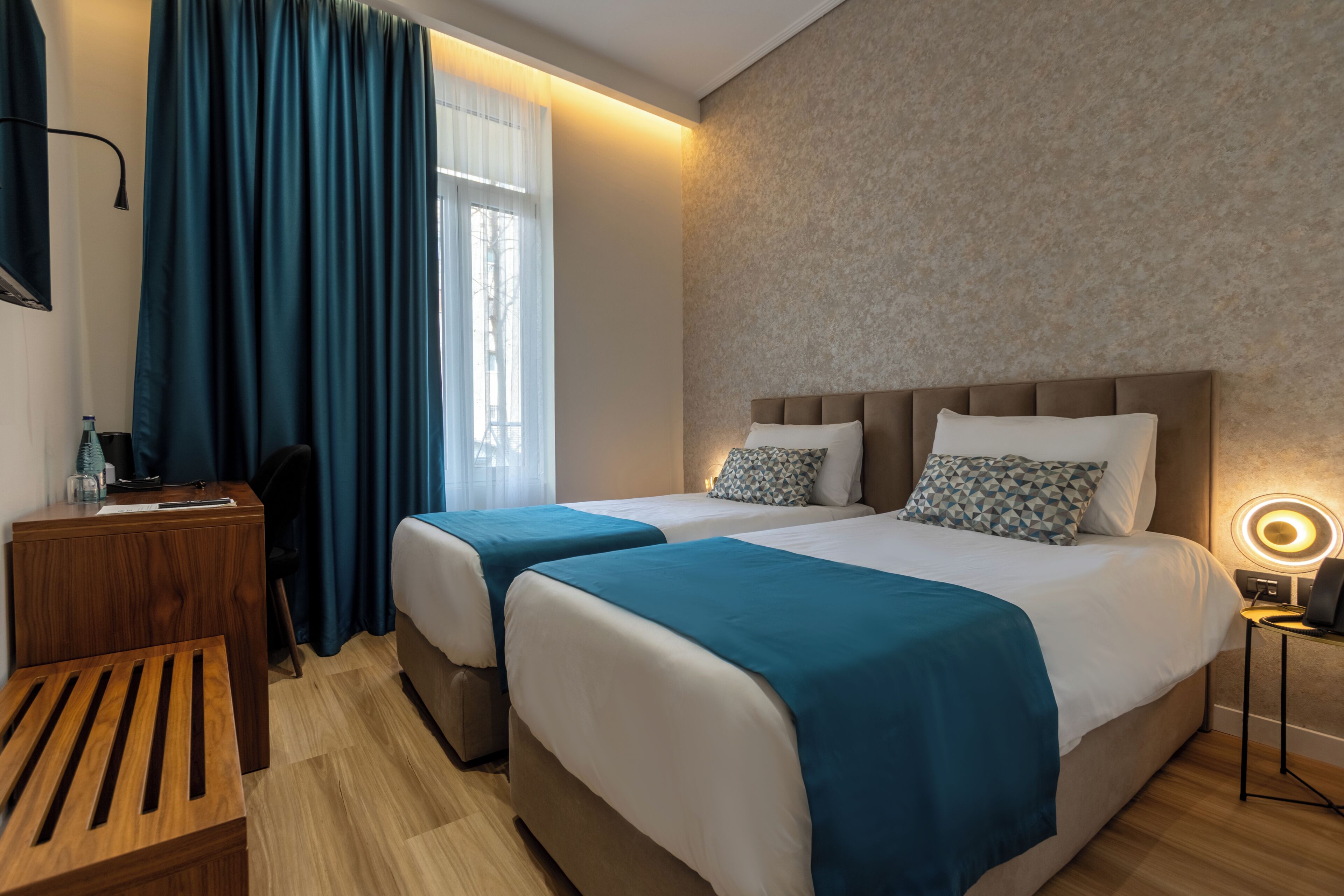 Double/Twin Room | 1 makuuhuone, tallelokero huoneessa, työpöytä, äänieristys