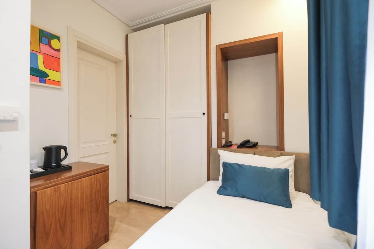 Economy-Einzelzimmer, 1 Schlafzimmer, Nichtraucher, Stadtblick | 1 Schlafzimmer, Zimmersafe, Schreibtisch, schallisolierte Zimmer