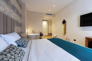 Deluxe Double Room | 1 kamar tidur, seprai premium, brankas, dan meja kerja