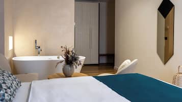 Deluxe Double Room | 1 dormitorio, ropa de cama de alta calidad, caja fuerte y escritorio