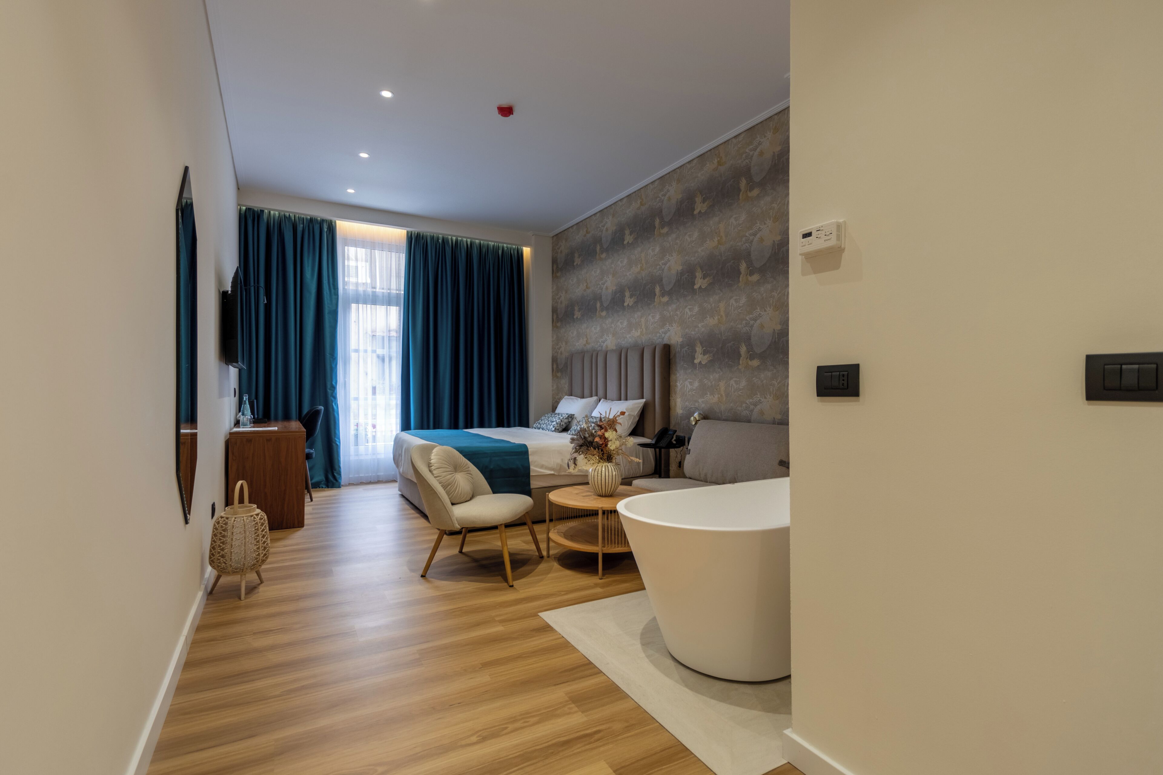 Deluxe Double Room | 1 makuuhuone, tallelokero huoneessa, työpöytä, äänieristys