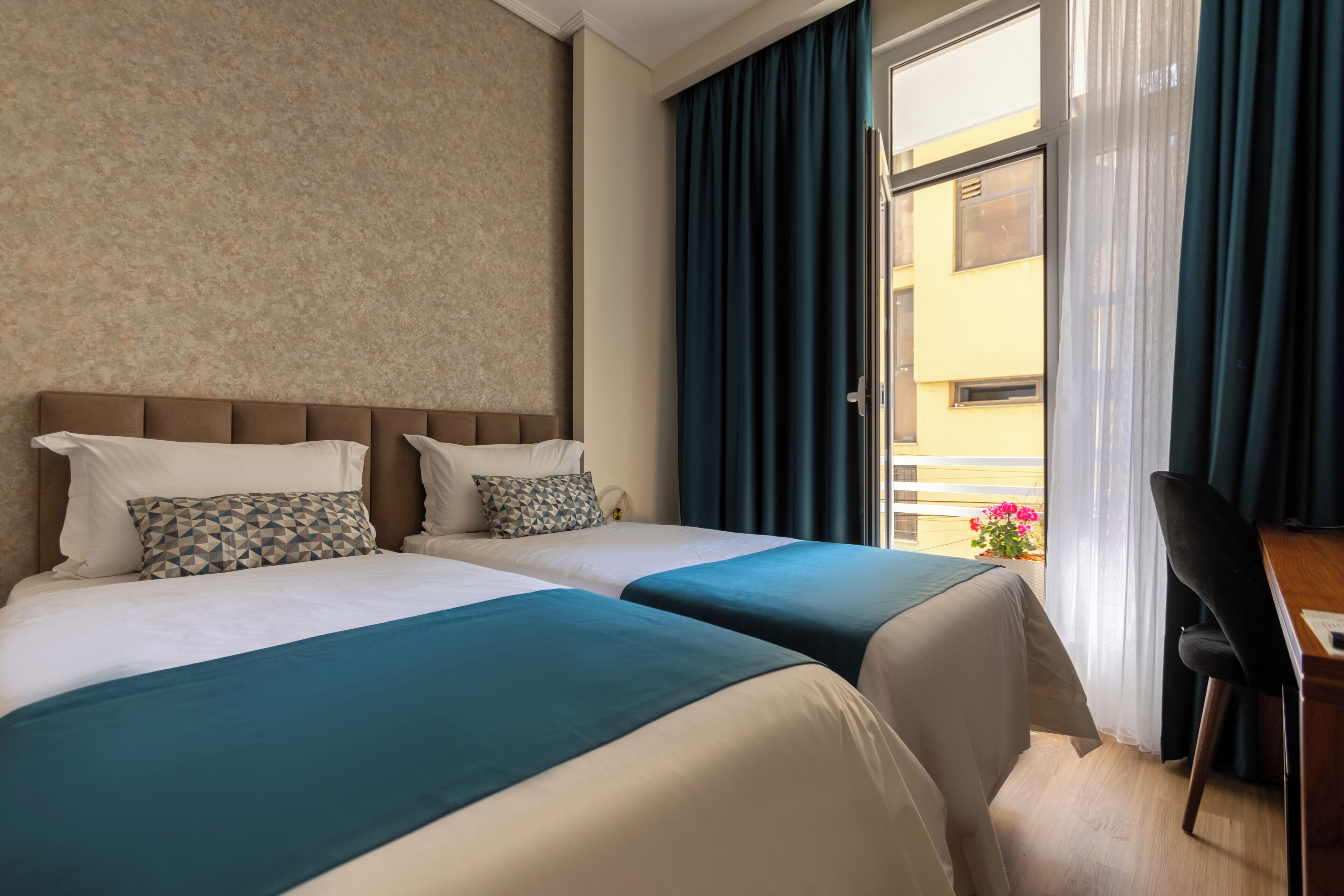 Superior Twin Room | 1 makuuhuone, tallelokero huoneessa, työpöytä, äänieristys