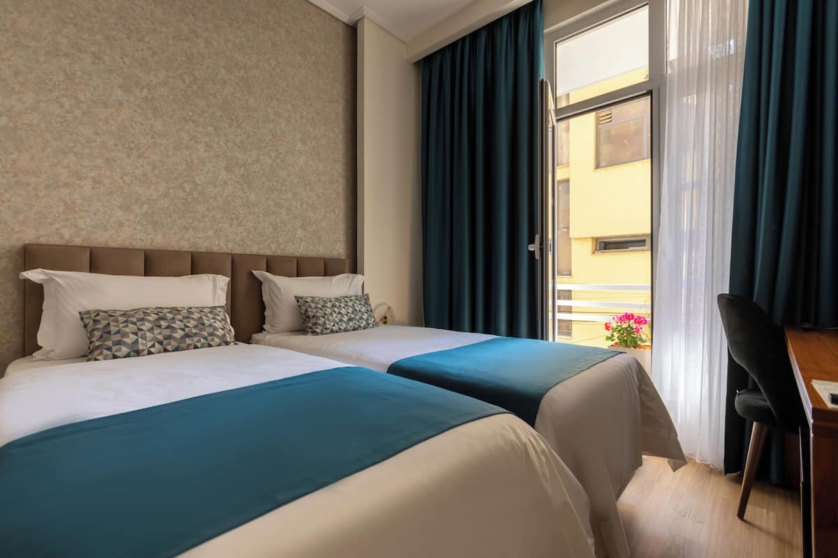 Superior Twin Room | 1 makuuhuone, tallelokero huoneessa, työpöytä, äänieristys