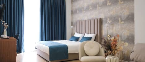 Familieværelse til 4 personer - 1 kingsize-seng med sovesofa - ikke-ryger - byudsigt | 1 soveværelse, pengeskab på værelset, skrivebord, lydisolering