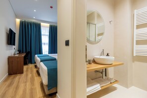 Superior Triple Room | Bathroom - Golden City Boutique Hotel, Tirana (Tirana)