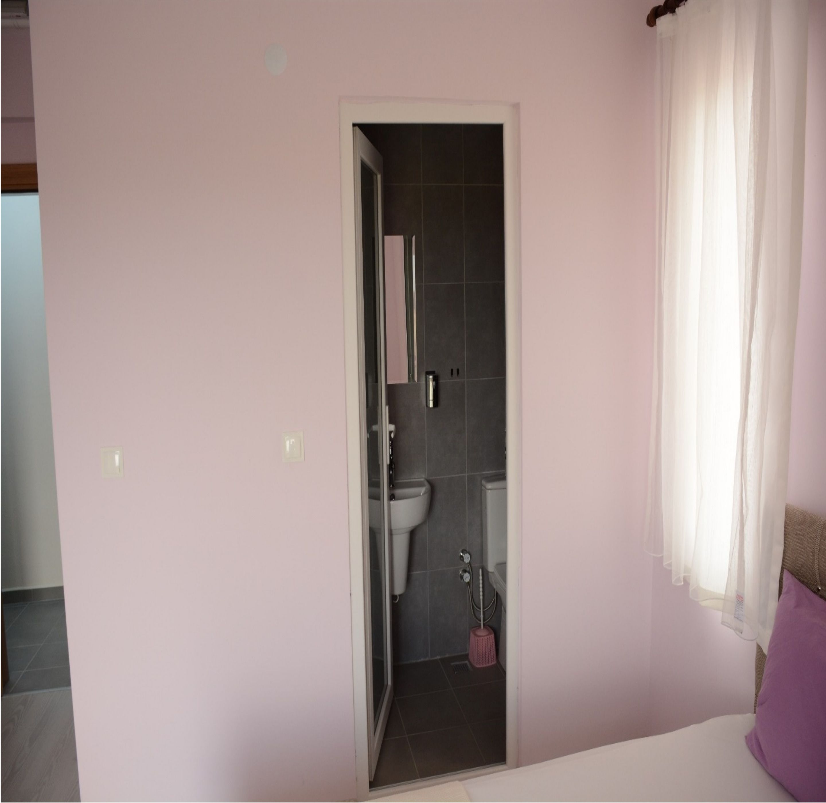 deluxe double or twin room, garden view | bathroom | shower, free toiletries, slippers, towels