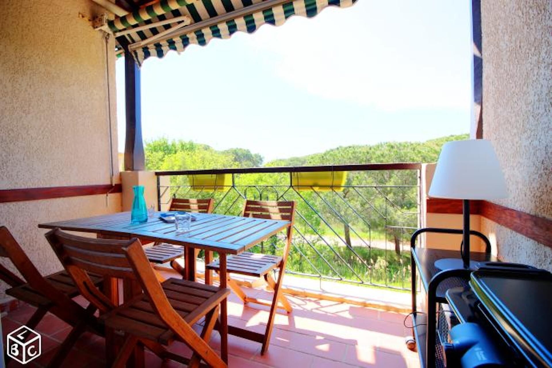 RESIDENCE BEACH FACING THE ISLANDS OF HYERES