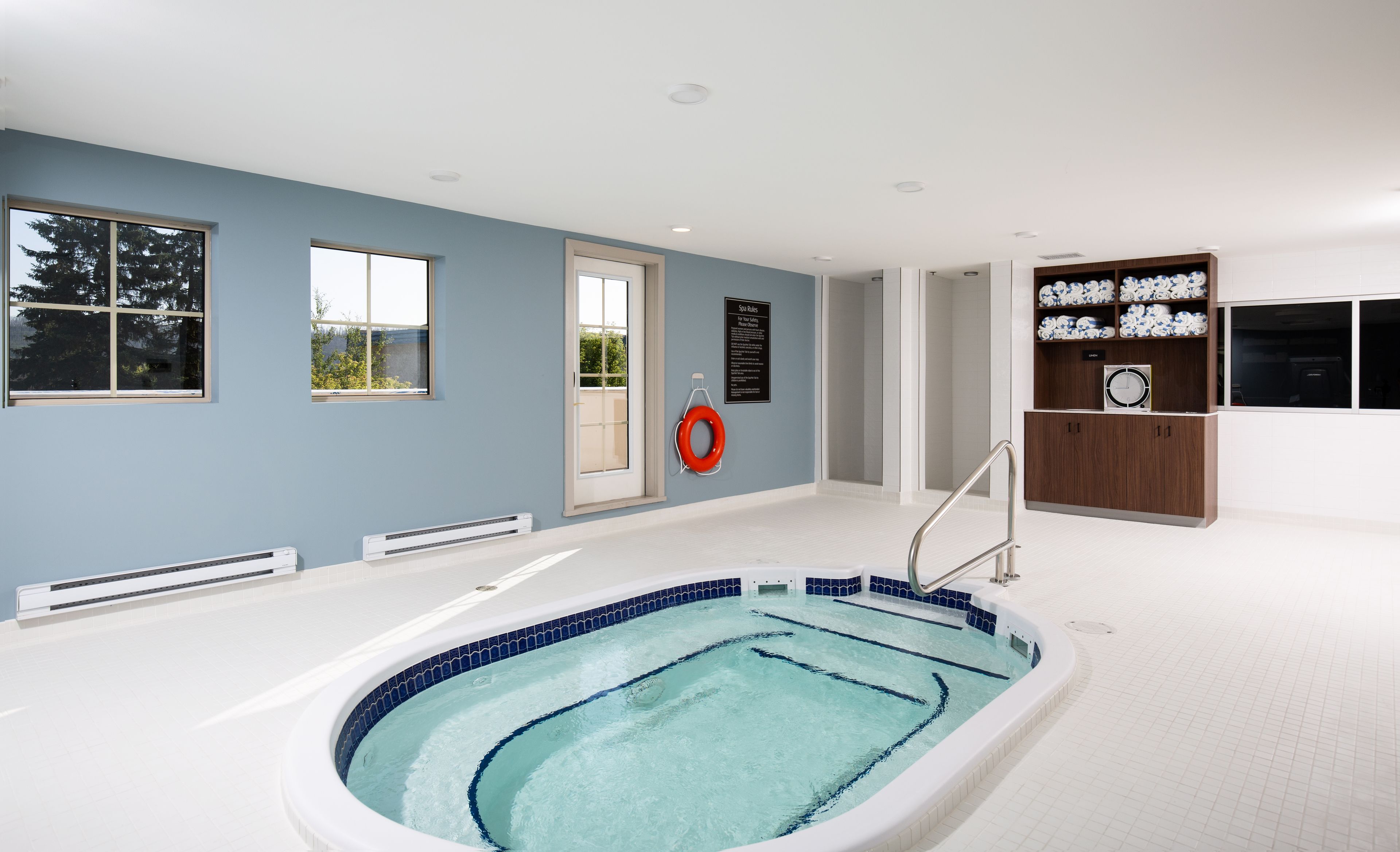 indoor spa tub