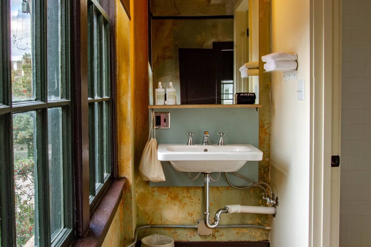 travelers suite | bathroom sink