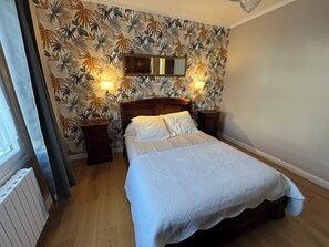 3 bedrooms, iron/ironing board, travel cot, free WiFi - House, near walled town, port and beaches, wifi (Concarneau)