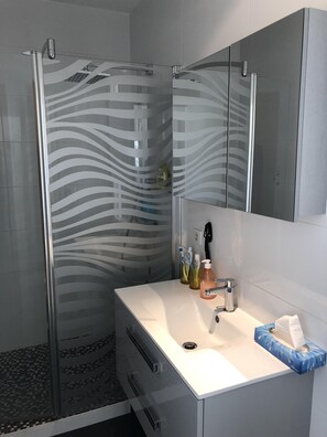 Hair dryer, towels