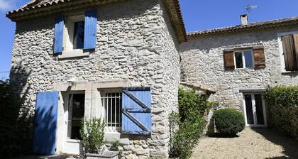 Provencal farmhouse rental of 200 m2 with swimming pool close to Avignon, Vaucluse
