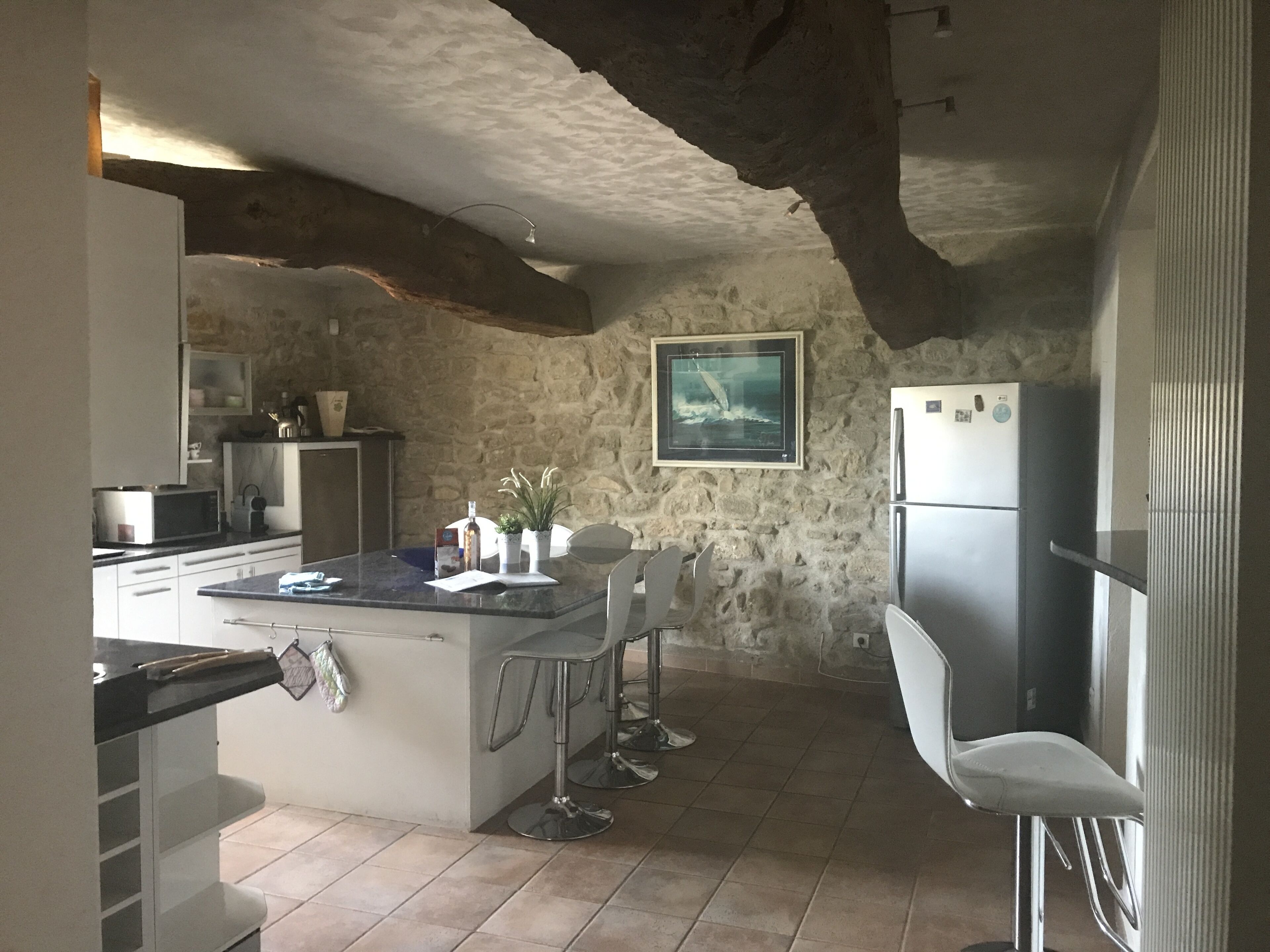 Provencal farmhouse rental of 200 m2 with swimming pool close to Avignon, Vaucluse