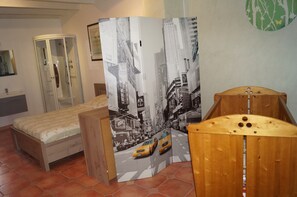 4 bedrooms, iron/ironing board, free WiFi, bed sheets