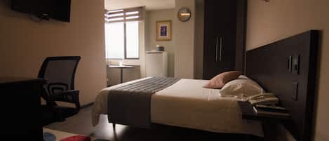 Ropa de cama de alta calidad y escritorio