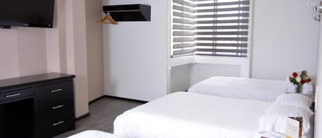 Ropa de cama de alta calidad y escritorio