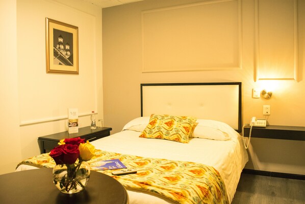 1 habitación, ropa de cama de alta calidad y escritorio 
