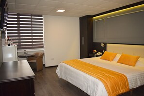 1 habitación, ropa de cama de alta calidad y escritorio 