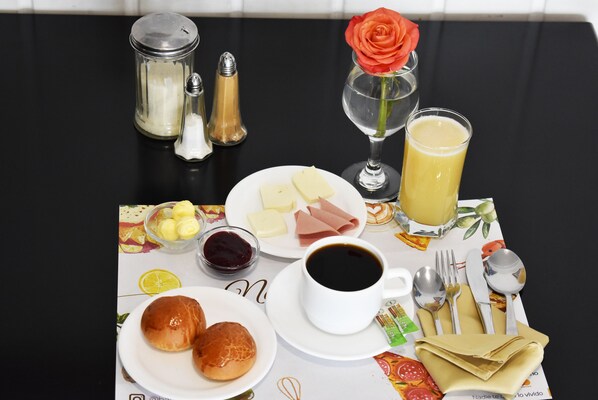 Esmorzar diari d'estil bufet gratuït 