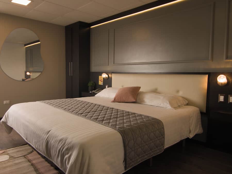 Chambre Deluxe | Literie de qualité, bureau, espace de travail pour ordinateurs portables