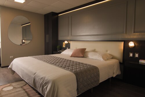 Hotel Italia Cuenca - Tranvía Centro y Aeropuerto