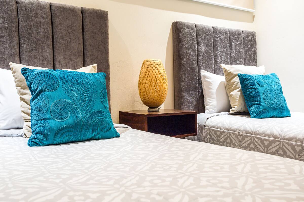 Apartment, 3 Bedrooms, Non Smoking | 3 bedrooms, iron/ironing board, WiFi (free), bed sheets