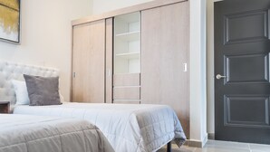 3 chambres, fer et planche à repasser, Wi-Fi gratuit, draps fournis