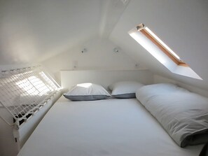 1 slaapkamer, een strijkplank/strijkijzer, wifi, beddengoed