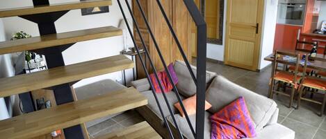 Smart-TV, Kamin, Videospielkonsole, DVD-Player