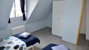 3 bedrooms, iron/ironing board, travel crib, free WiFi