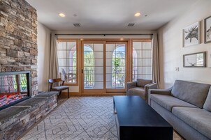 Individually decorated, individually furnished, desk, soundproofing