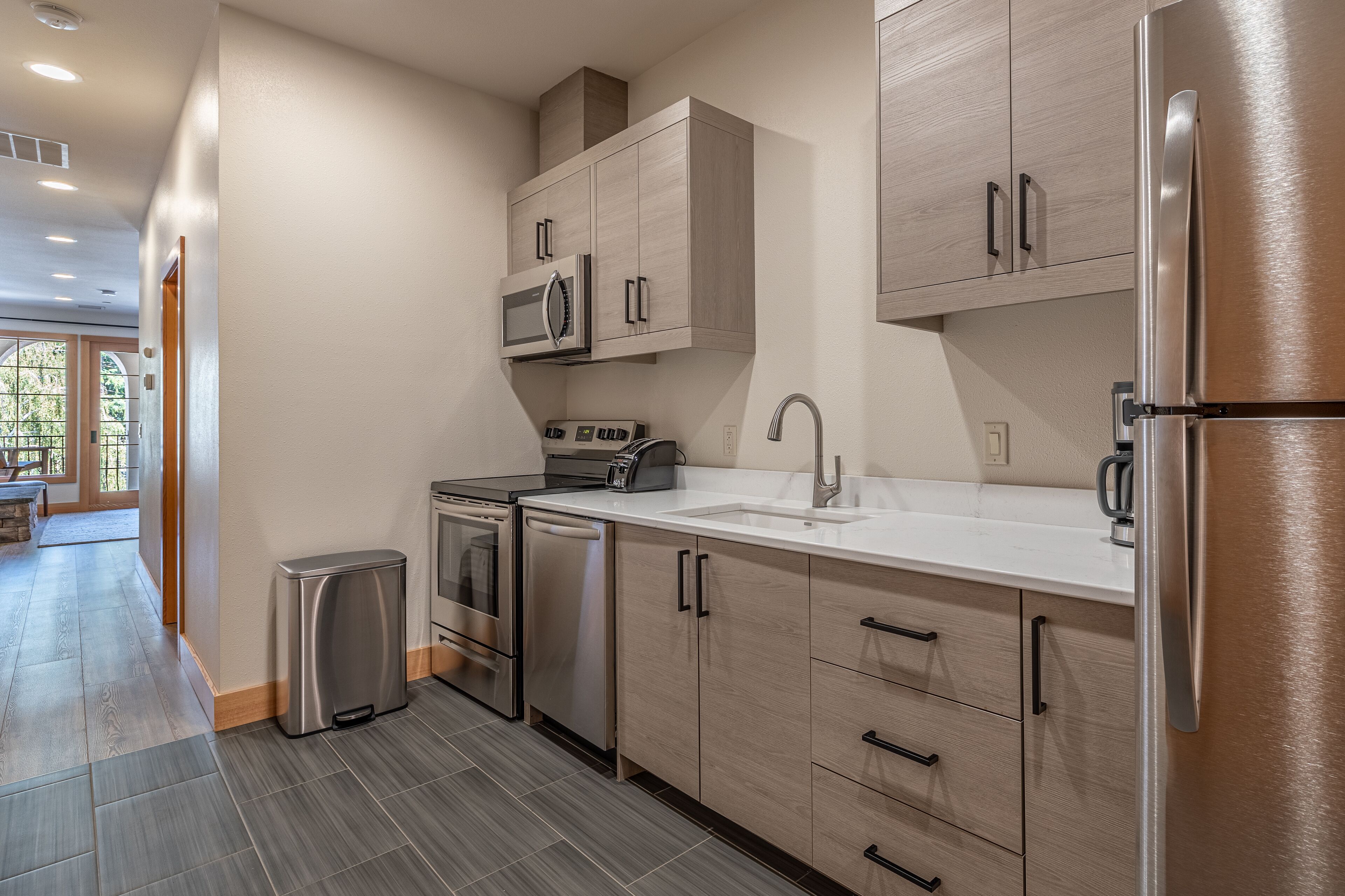 suite, multiple beds, non smoking, city view | private kitchen | full-sized fridge, microwave, coffee/tea maker, electric kettle