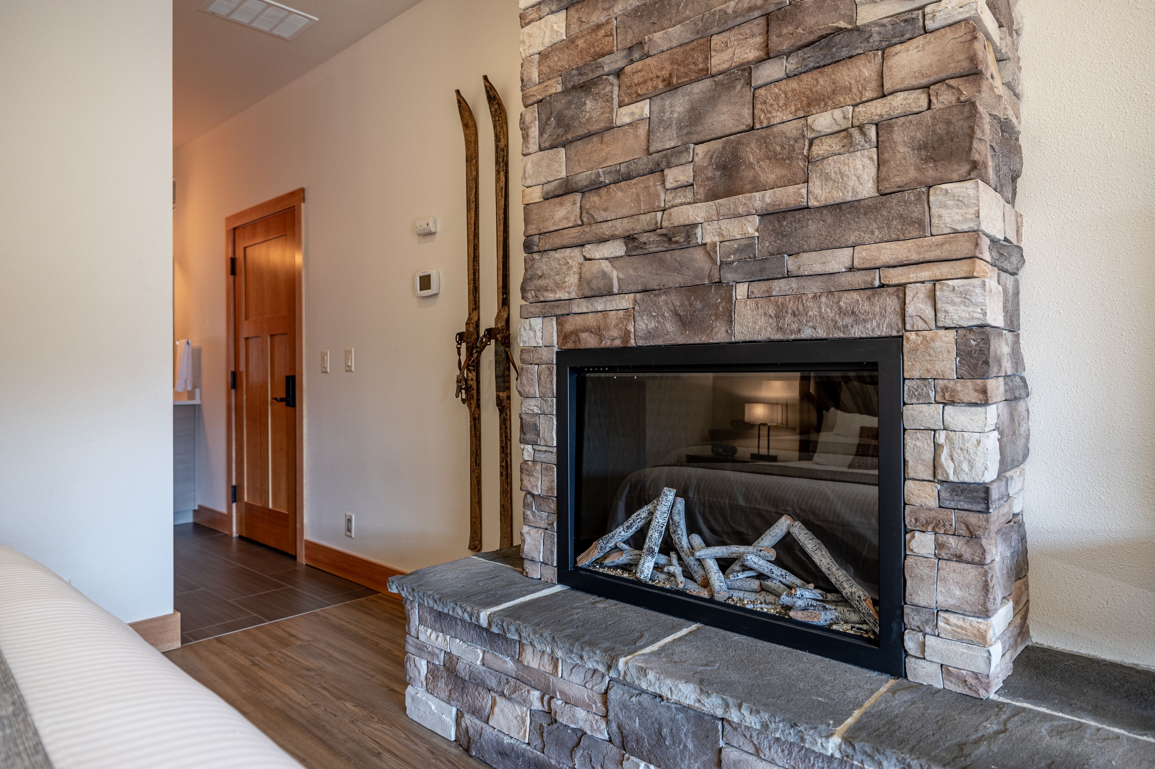 room, 1 king bed, accessible, non smoking | individually decorated, individually furnished, desk, soundproofing