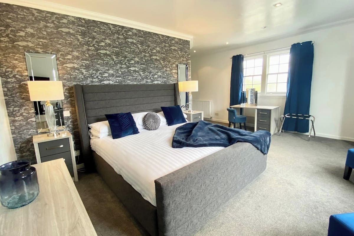 king suite | 1 bedroom, blackout curtains, iron/ironing board, free wifi