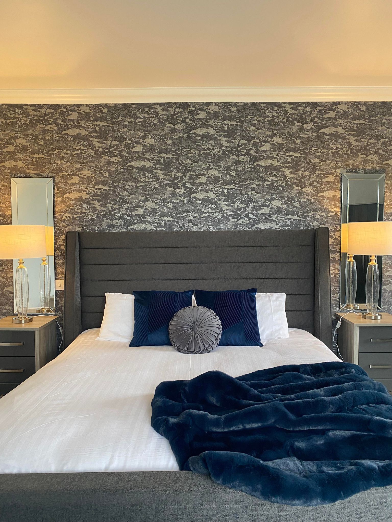 Verduisterende gordijnen, een strijkplank/strijkijzer, gratis wifi