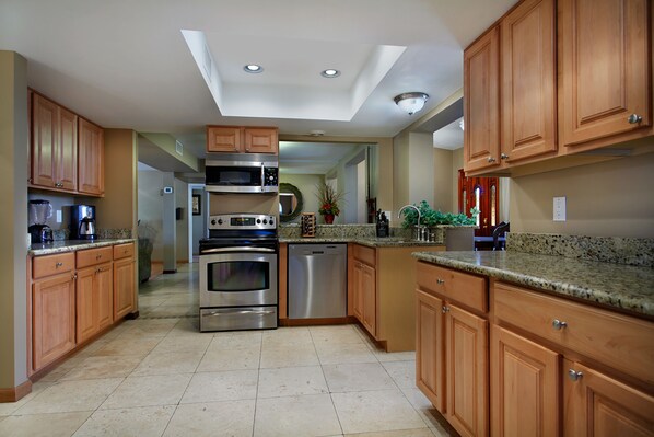 Traditional House, Multiple Beds, Non Smoking | Private kitchen | Full-sized fridge, microwave, oven, stovetop - Fairview (Scottsdale)