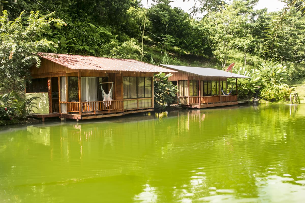 高級單棟小屋, 多張床, 非吸煙房, 湖景 | 迷你吧、免費 Wi-Fi、床單