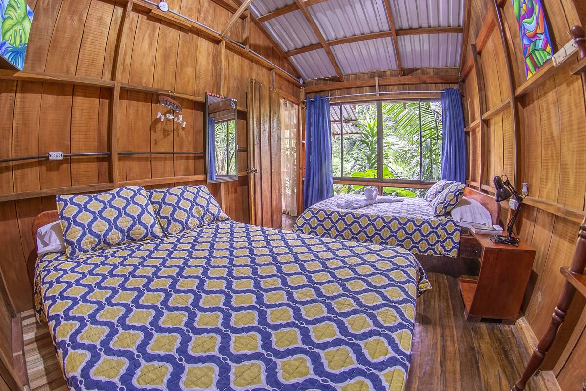 小屋, 多張床, 湖景 | 迷你吧、免費 Wi-Fi、床單