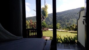 Standard Double Room, 1 Bedroom, Garden View | Pemandangan taman